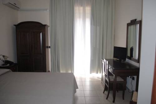 Imagen de la habitación del Hotel Fiumefreddo. Foto 10