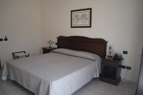Imagen de la habitación del Hotel Fiumefreddo. Foto 13