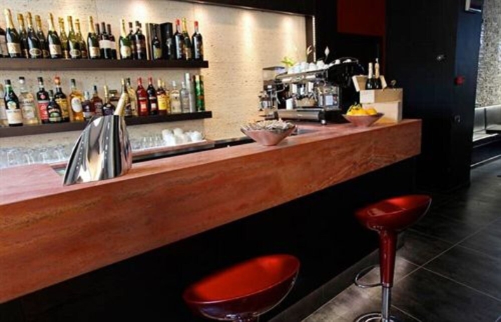 Imagen del bar/restaurante del Hotel Five. Foto 8