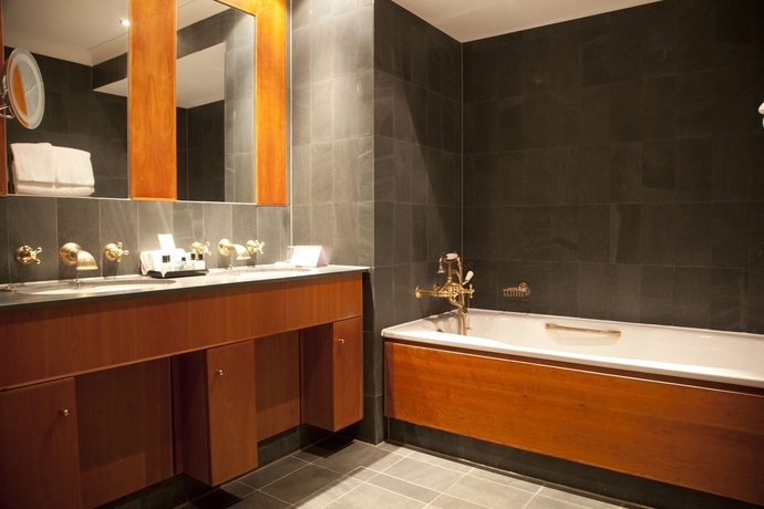 Imagen de la habitación del Hotel Five Lakes Resort. Foto 6