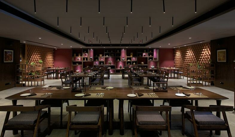 Imagen del bar/restaurante del Hotel Five Petals and Banquets. Foto 10