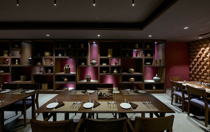 Imagen del bar/restaurante del Hotel Five Petals and Banquets. Foto 12