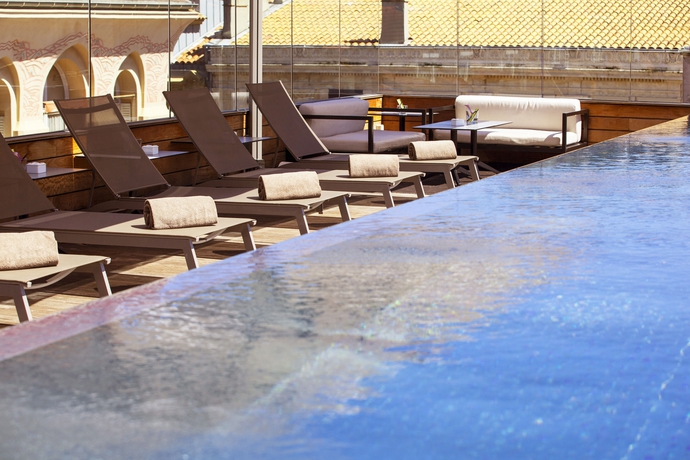 Imagen de la piscina del Hotel Five Seas Hotel Cannes, A Member Of Design Hotels. Foto 16