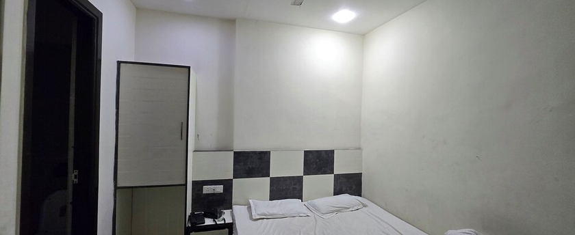 Imagen de la habitación del Hotel Five Seasons. Foto 2