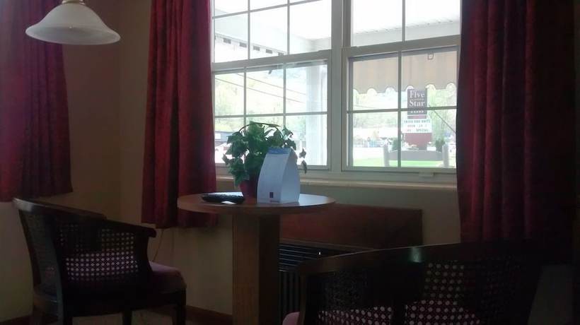 Imagen de la habitación del Hotel Five Star Inn. Foto 8