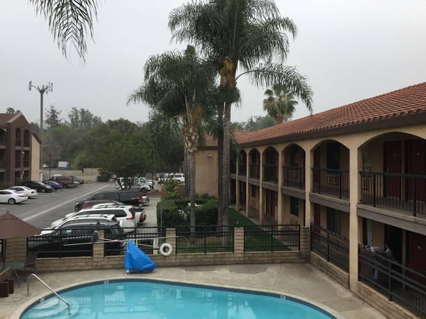 Imagen de la piscina del Hotel Five Star Inn West Covina. Foto 13