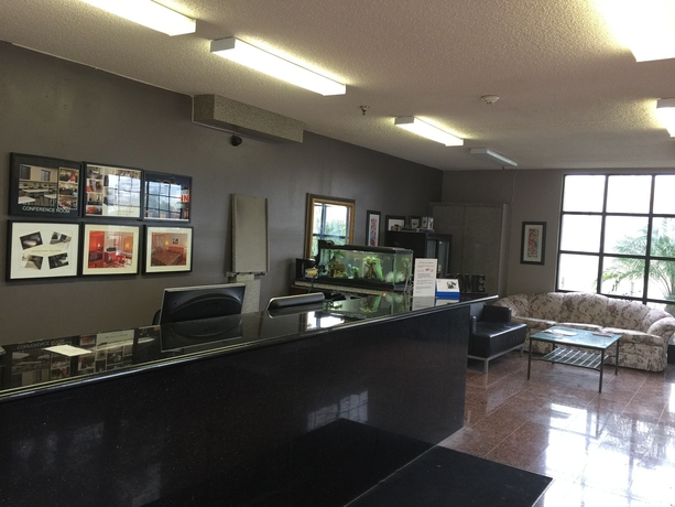 Imagen de los interiores del Hotel Five Star Inn West Covina. Foto 11