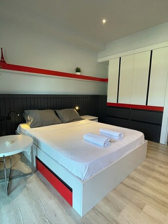 Imagen de la habitación del Hotel Five Star Memories. Foto 17