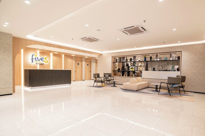 Imagen de los interiores del Hotel Fives Meldrum. Foto 14