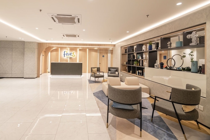 Imagen de los interiores del Hotel Fives Meldrum. Foto 15