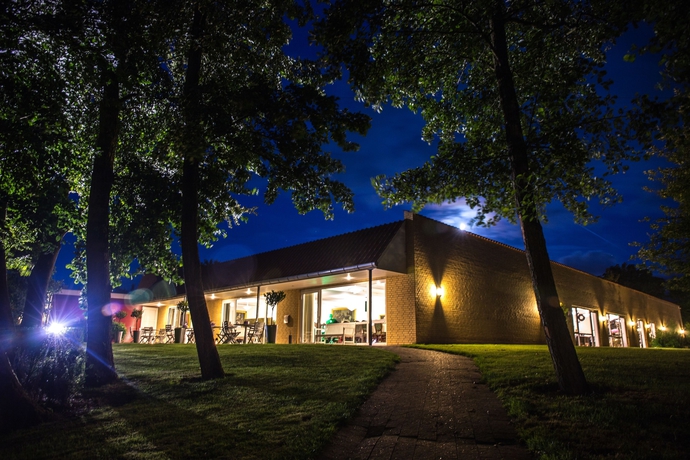 Imagen de los exteriores del Hotel Fjelsted Skov and Konference. Foto 15