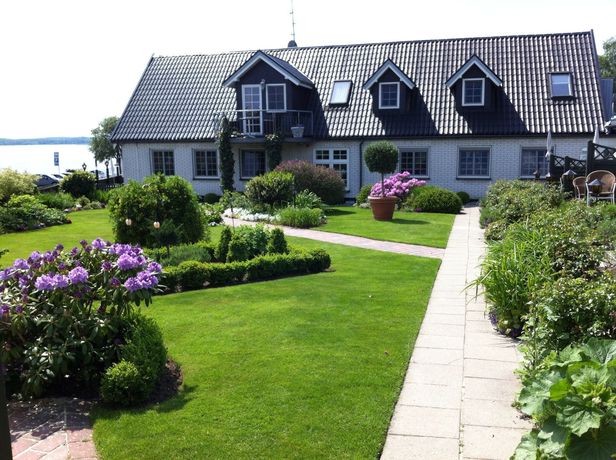 Imagen de los exteriores del Hotel Fjordkroen. Foto 8