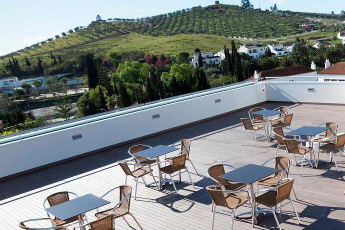 Imagen de los exteriores del Hotel Flag Aljustrel. Foto 10