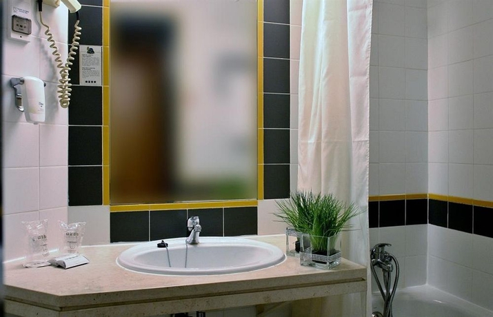 Imagen de la habitación del Hotel Flag Braga. Foto 7