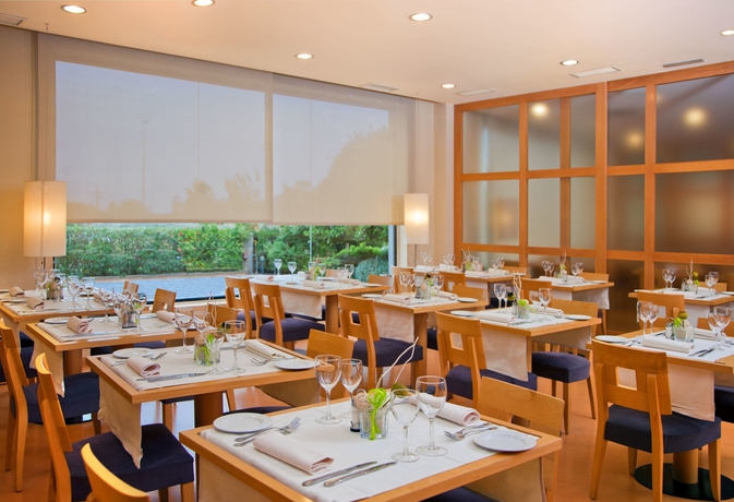 Imagen del bar/restaurante del Hotel Flag Valencia Florazar. Foto 4