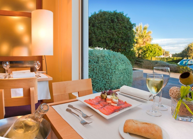 Imagen del bar/restaurante del Hotel Flag Valencia Florazar. Foto 5