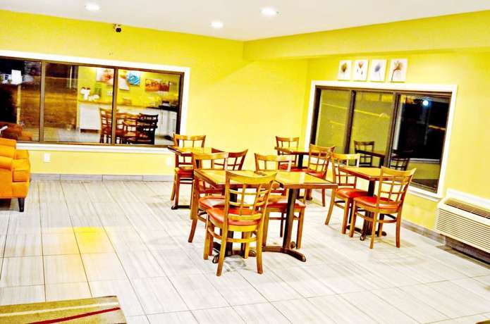 Imagen del bar/restaurante del Hotel Flagship Inn And Suites, Groton. Foto 3