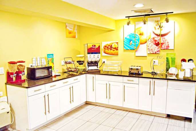 Imagen del bar/restaurante del Hotel Flagship Inn And Suites, Groton. Foto 4
