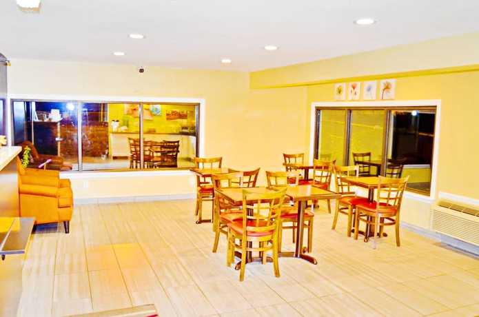 Imagen del bar/restaurante del Hotel Flagship Inn And Suites, Groton. Foto 5