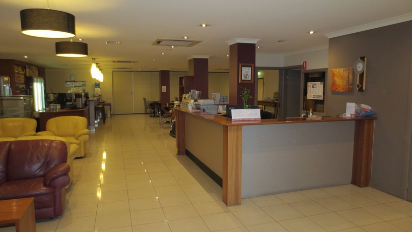 Imagen de los interiores del Hotel Flagstaff City Inn. Foto 16