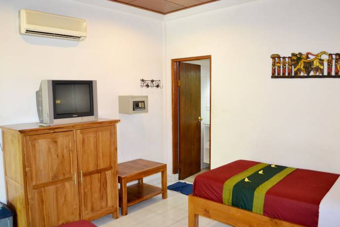 Imagen de la habitación del Hotel Flamboyan, Tuban. Foto 4
