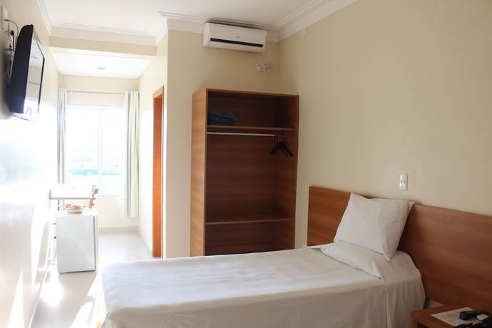 Imagen de la habitación del Hotel Flamboyant, Itaquaquecetuba. Foto 11