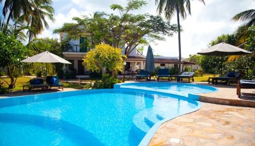 Imagen de la piscina del Hotel Flame Tree Cottages. Foto 6