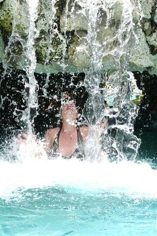 Imagen de la piscina del Hotel Flamingo Bay and Marina At Taino Beach. Foto 8