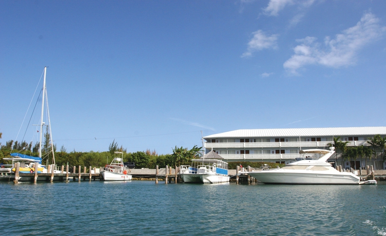 Imagen de los exteriores del Hotel Flamingo Bay and Marina At Taino Beach. Foto 5