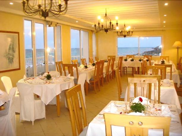 Imagen del bar/restaurante del Hotel Flamingo Beach, Mezraya. Foto 6