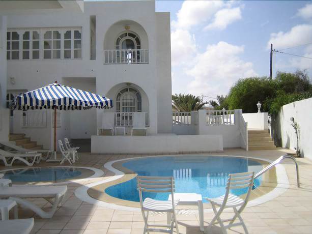 Imagen de la piscina del Hotel Flamingo Beach, Mezraya. Foto 20