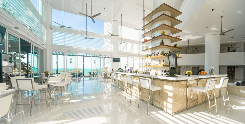 Imagen del bar/restaurante del Hotel Flamingo By The Beach Penang. Foto 3