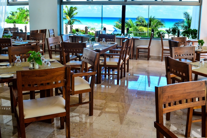 Imagen del bar/restaurante del Hotel Flamingo Cancun All Inclusive. Foto 2