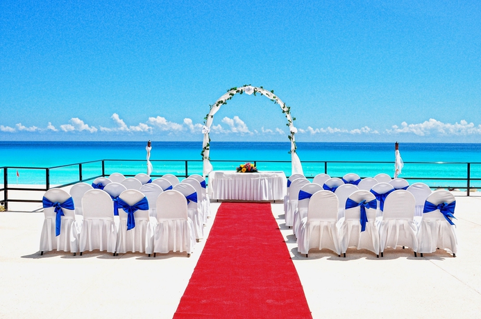 Imagen de los exteriores del Hotel Flamingo Cancun All Inclusive. Foto 12