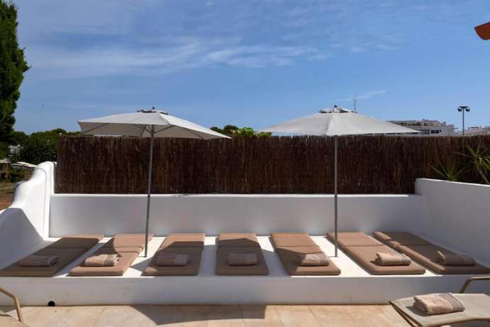 Imagen de la piscina del Hotel Flamingo Ibiza. Foto 17