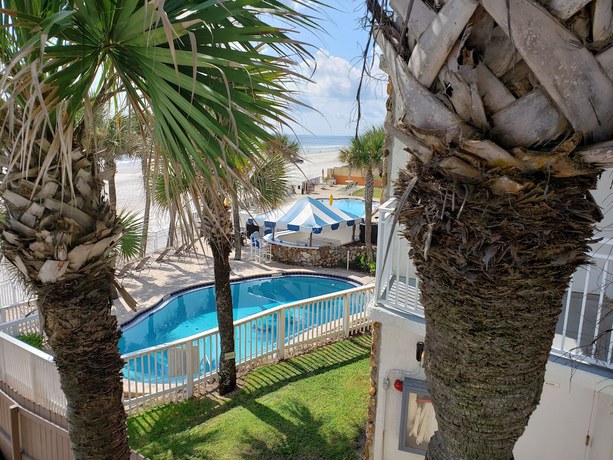 Imagen de la piscina del Hotel Flamingo Inn Beachfront. Foto 19