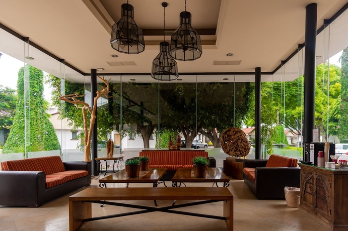Imagen de los interiores del Hotel Flamingo Inn. Foto 19