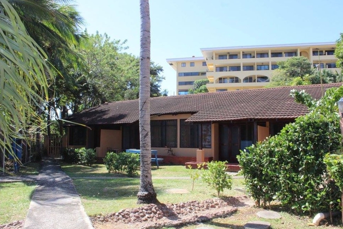 Imagen de los exteriores del Hotel Flamingo Marina Resort. Foto 17