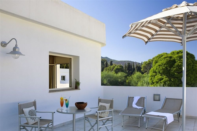 Imagen de los exteriores del Hotel Flamingo Resort, SANTA MARGHERITA DI PULA. Foto 12