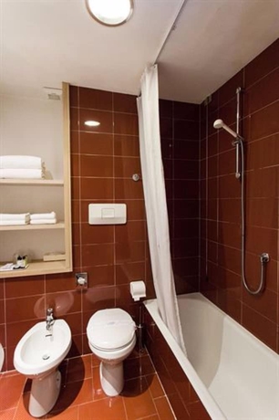 Imagen de la habitación del Hotel Flaminia. Foto 17