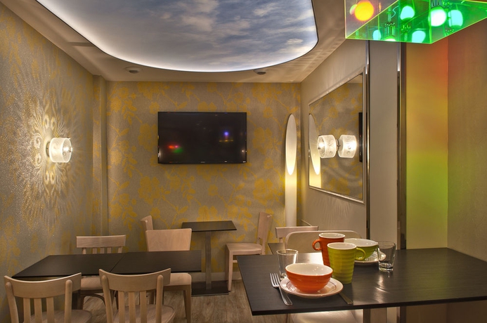 Imagen del bar/restaurante del Hotel Flanelles Paris. Foto 4