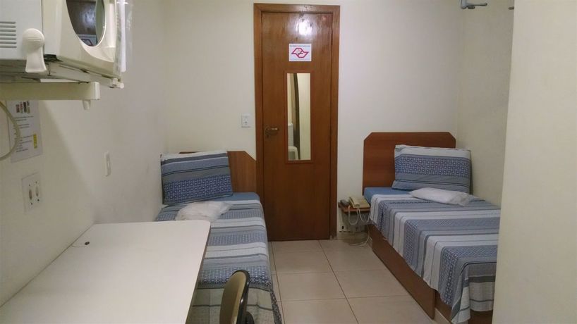 Imagen de la piscina del Hotel Flat Econ&ocirc;mico. Foto 9