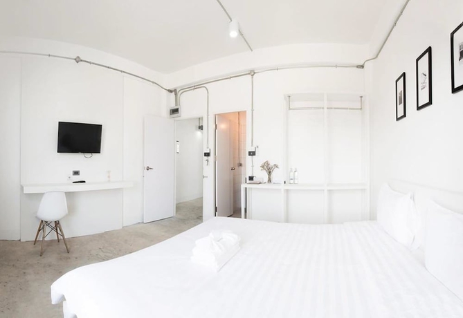 Imagen de la habitación del Hotel Flat White Cafe X Poshtel. Foto 9