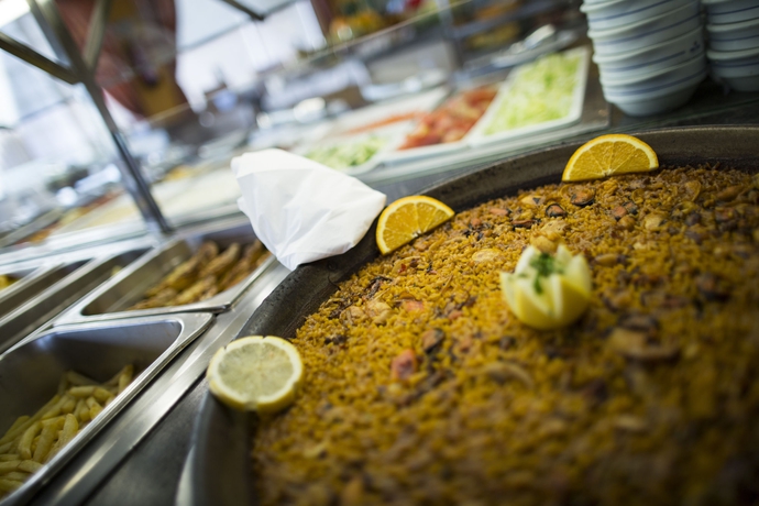 Imagen del bar/restaurante del Hotel Flats Friends Mar Blau. Foto 7