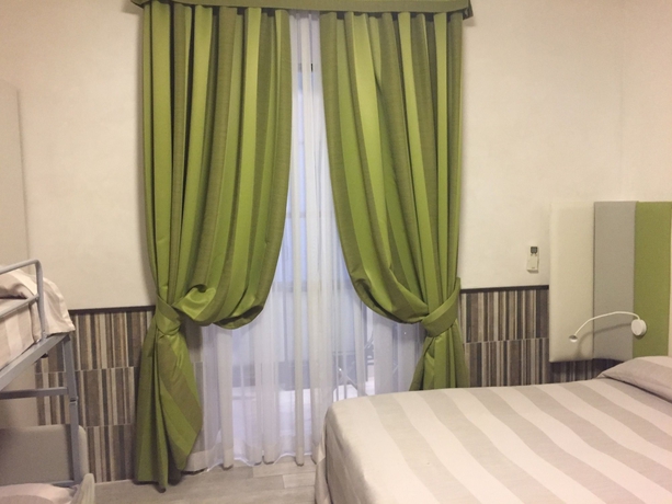 Imagen de la habitación del Hotel Flavia. Foto 7