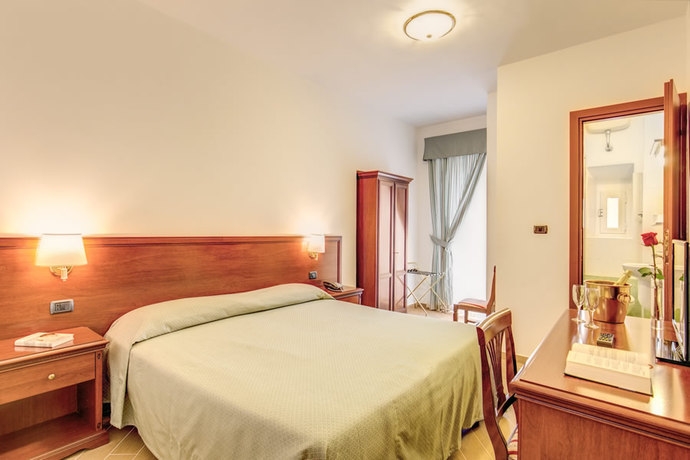 Imagen de la habitación del Hotel Flavio Rome. Foto 4