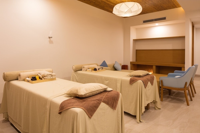 Imagen de la piscina del Hotel Flc Grand Quy Nhon. Foto 18