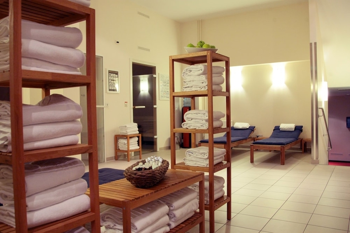 Imagen de la piscina del Hotel Flemings Wien-stadthalle (former Flemings Conference Wien). Foto 18