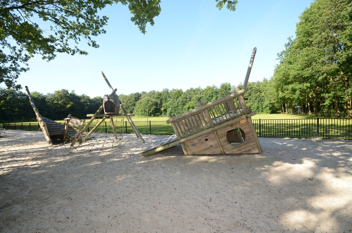 Imagen de los exteriores del Hotel Fletcher Familiehotel De Hunzebergen. Foto 9