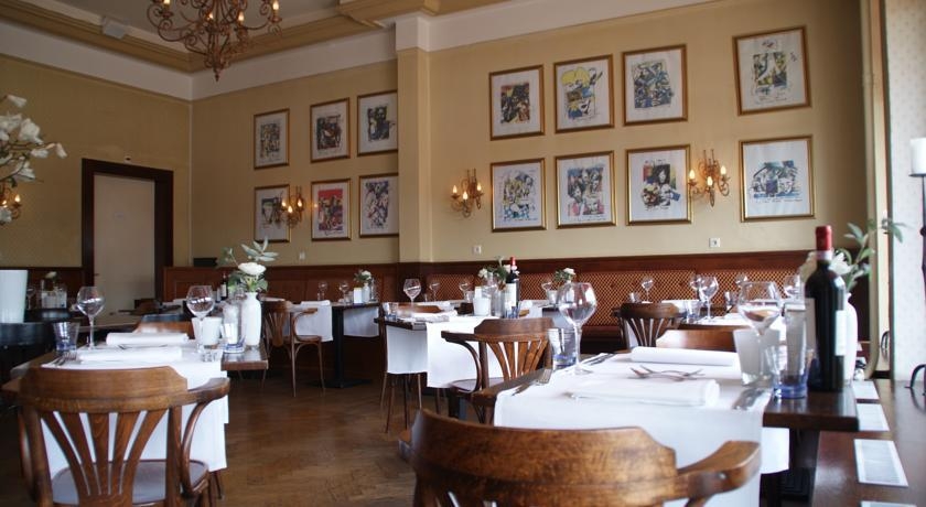 Imagen del bar/restaurante del Hotel Fletcher Hotel Restaurant Du Commerce. Foto 2